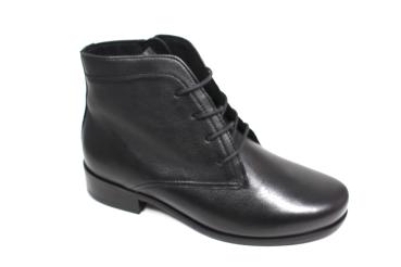 Stiefelette in schwarz von Semler