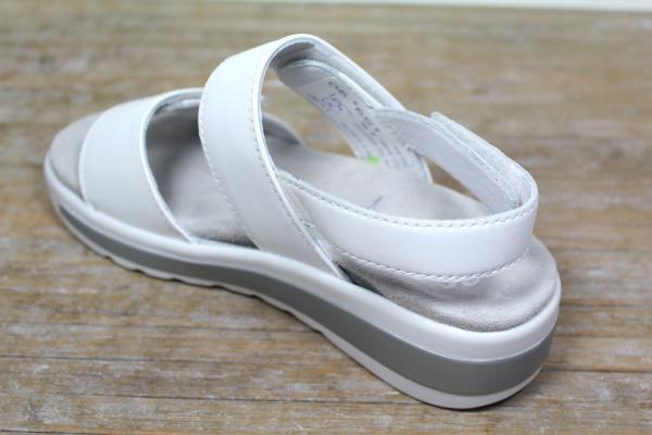 weiss ein Muss für den Schuhschrank !